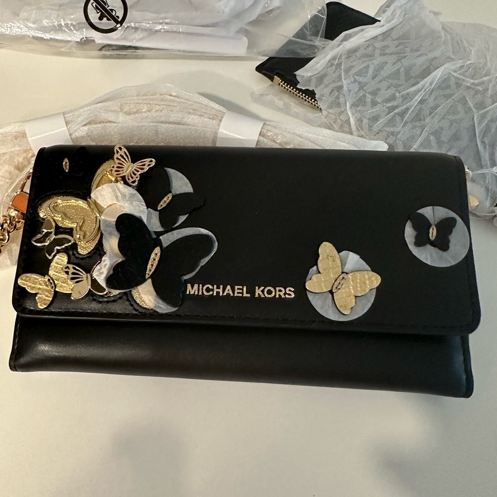 New Michael Kors Black and Gold crossbody Women's Bag - Picture 3 of 8